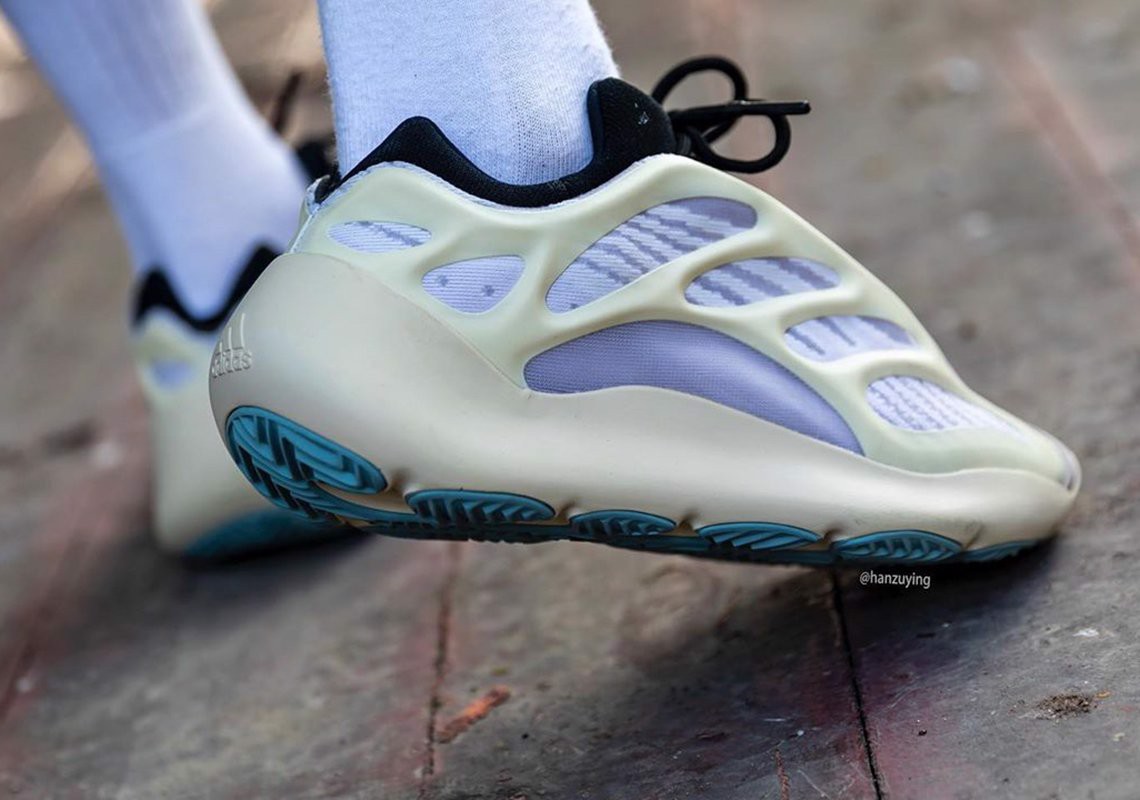 review-giay-yeezy-700-v3-azael