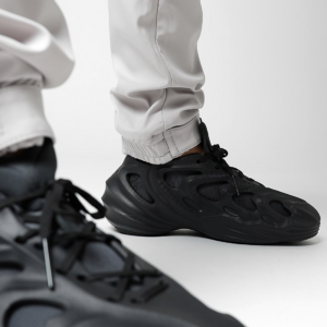 Giay Adidas AdiFOM Q 'Black Carbon' HP6586