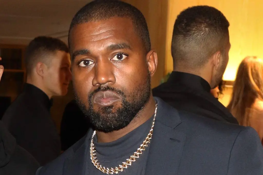 Da qua muon de so huu mot doi Adidas Yeezy 380 "Calcite Glow"?