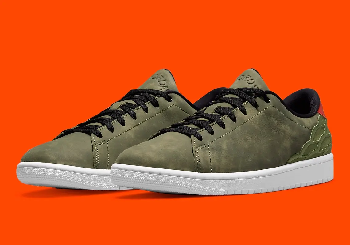 Air Jordan 1 Center Court lay cam hung tu bomber jacket MA-1 chinh thuc lo dien!
