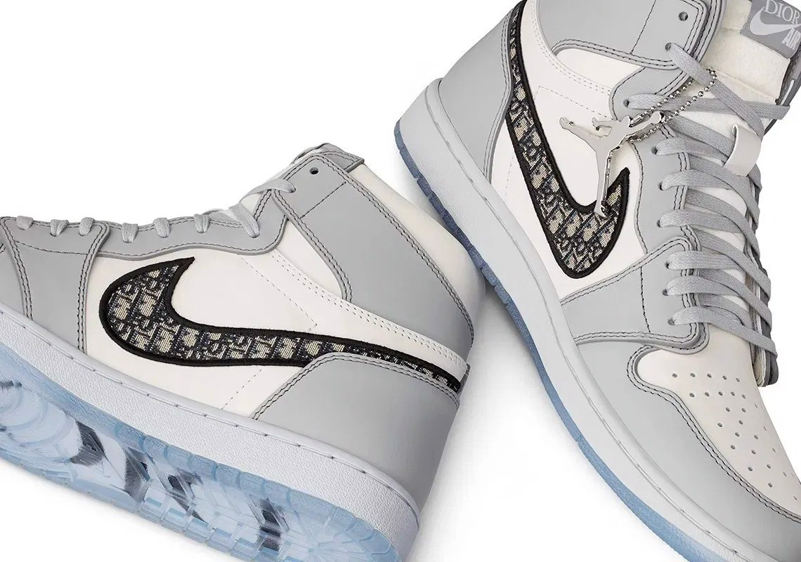 con-trai-beckham-gay-chu-y-khi-mang-air-jordan-dior-co-low