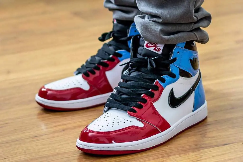 Huong dan cach phan biet Air Jordan 1 UNC Fearless Real va Fake