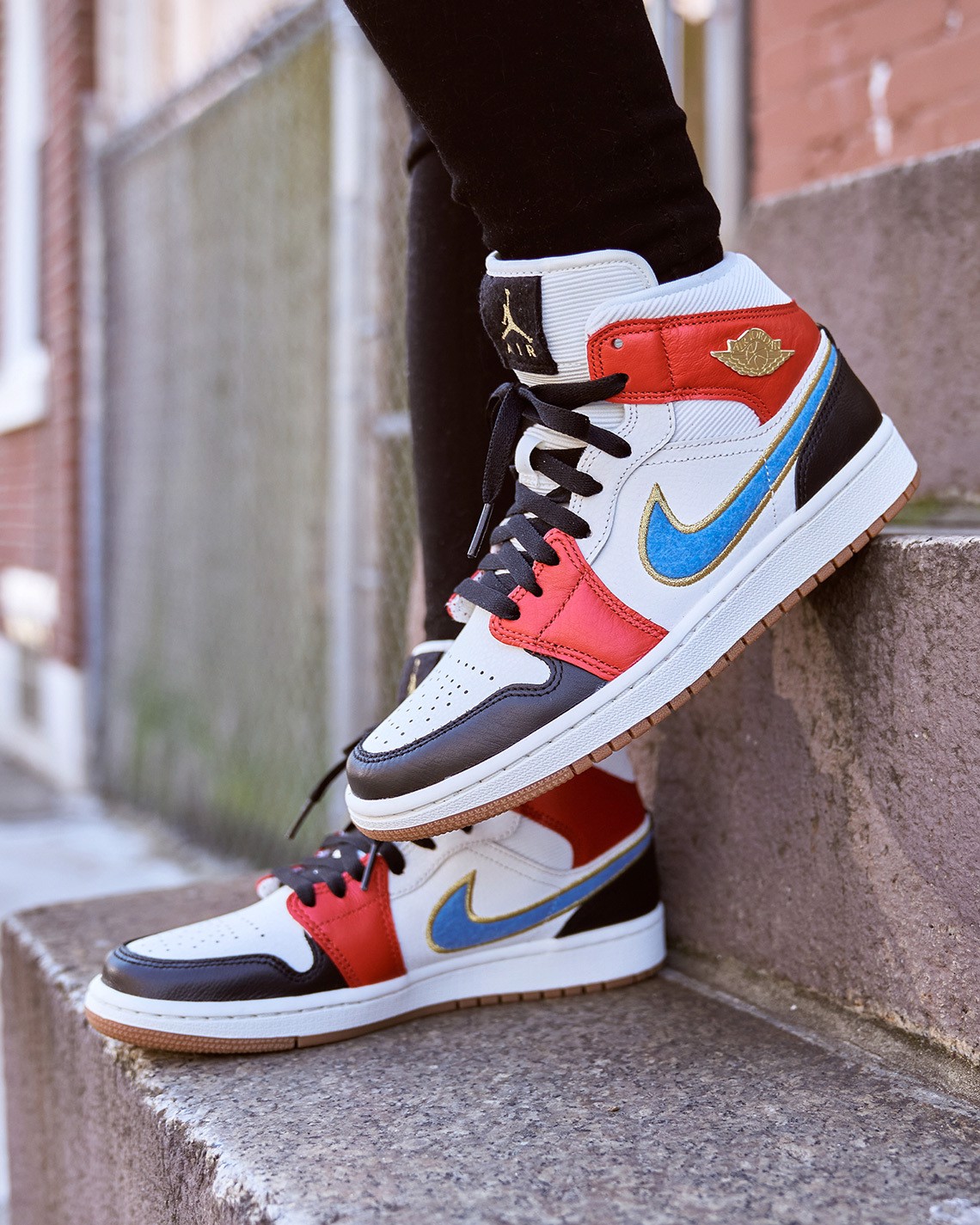 Jordan giới thiệu Air Jordan 1 Mid Let(Her)Man cùng với 2 sinh viên nổi bật của HBCU Hinh anh 2: Jordan gioi thieu Air Jordan 1 Mid Let(Her)Man cung voi 2 sinh vien noi bat cua HBCU