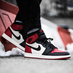 Alternative view of Giày Nike Air Jordan 1 Retro High OG 'Bred Toe' 575441-610
