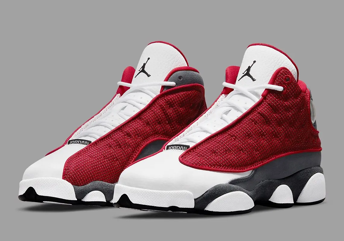 Air Jordan 13 “Red Flint” se phat hanh du size cho ca gia dinh!
