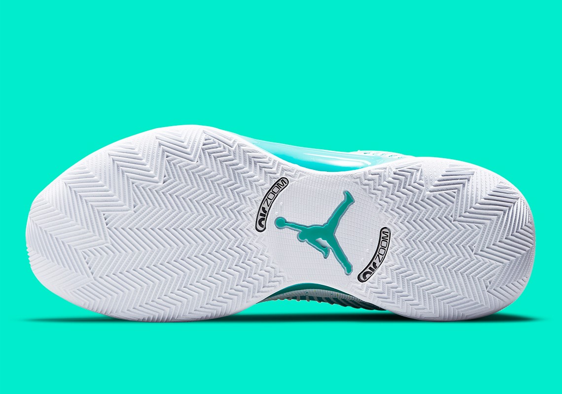 air-jordan-35-low-lo-hinh-anh-moi-nhat-trong-lop-ao-ngoc-bich-guo-ailun-pe