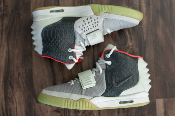 Hinh anh 3: Air Yeezy 2 "Mismatch" Sample co vat cua Kanye West va Nike