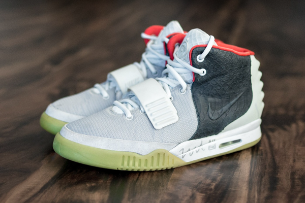 Hinh anh 1: Air Yeezy 2 "Mismatch" Sample co vat cua Kanye West va Nike
