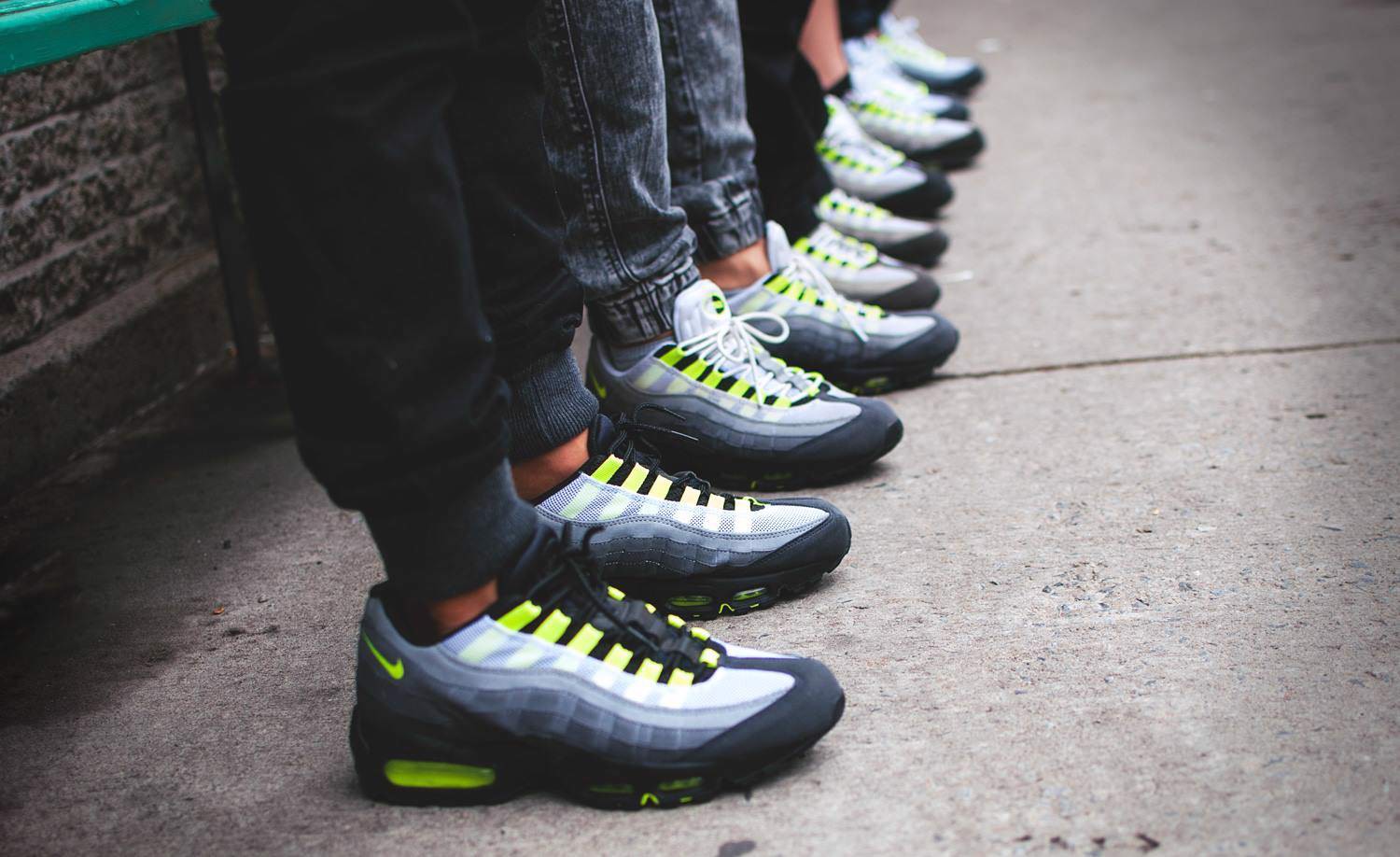 nike-air-max-95-ultra-tro-nen-lot-xac-voi-tong-mau-navy