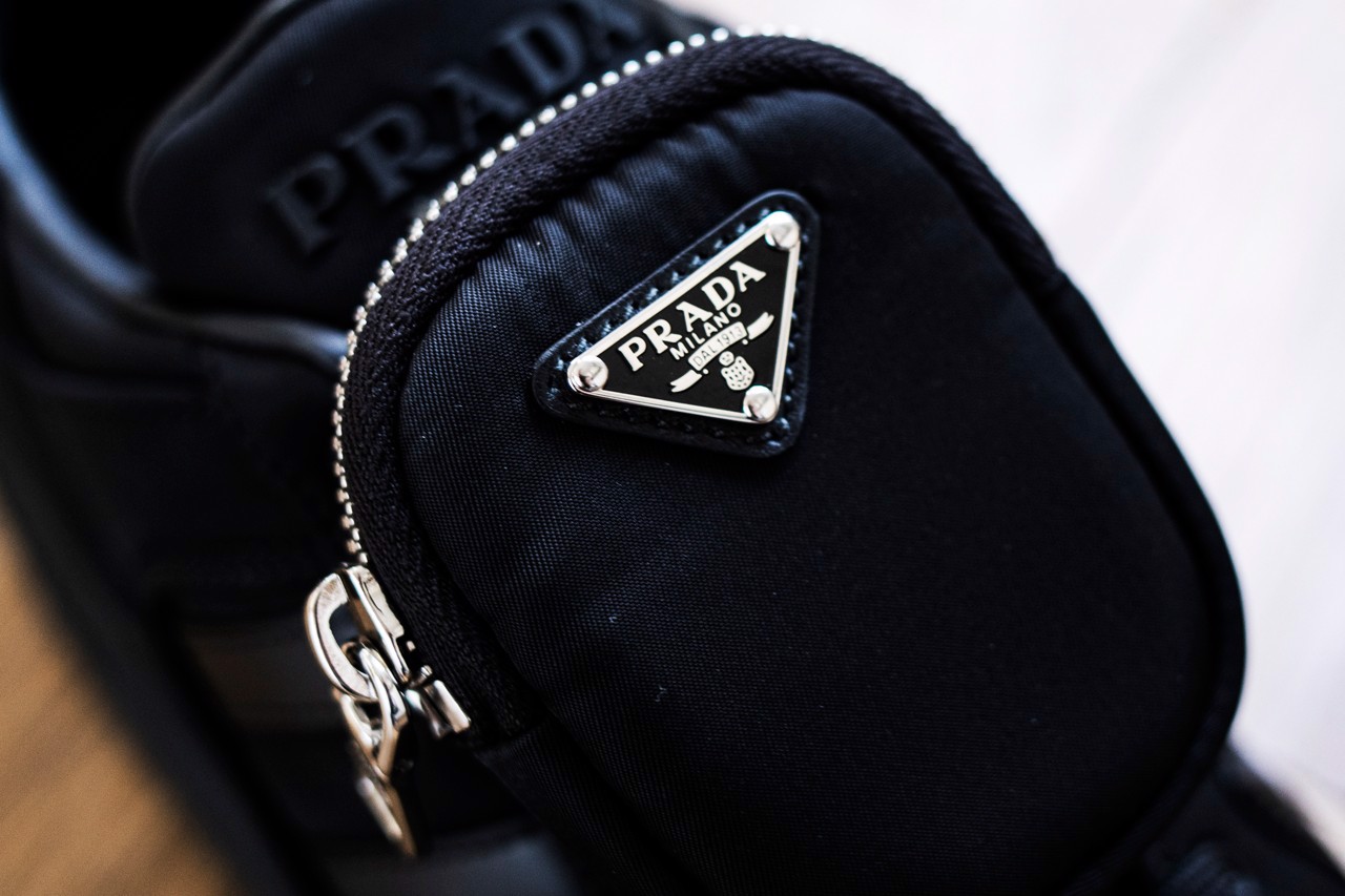 hinh-anh-moi-nhat-cua-prada-x-adidas-originals-forum-low-black