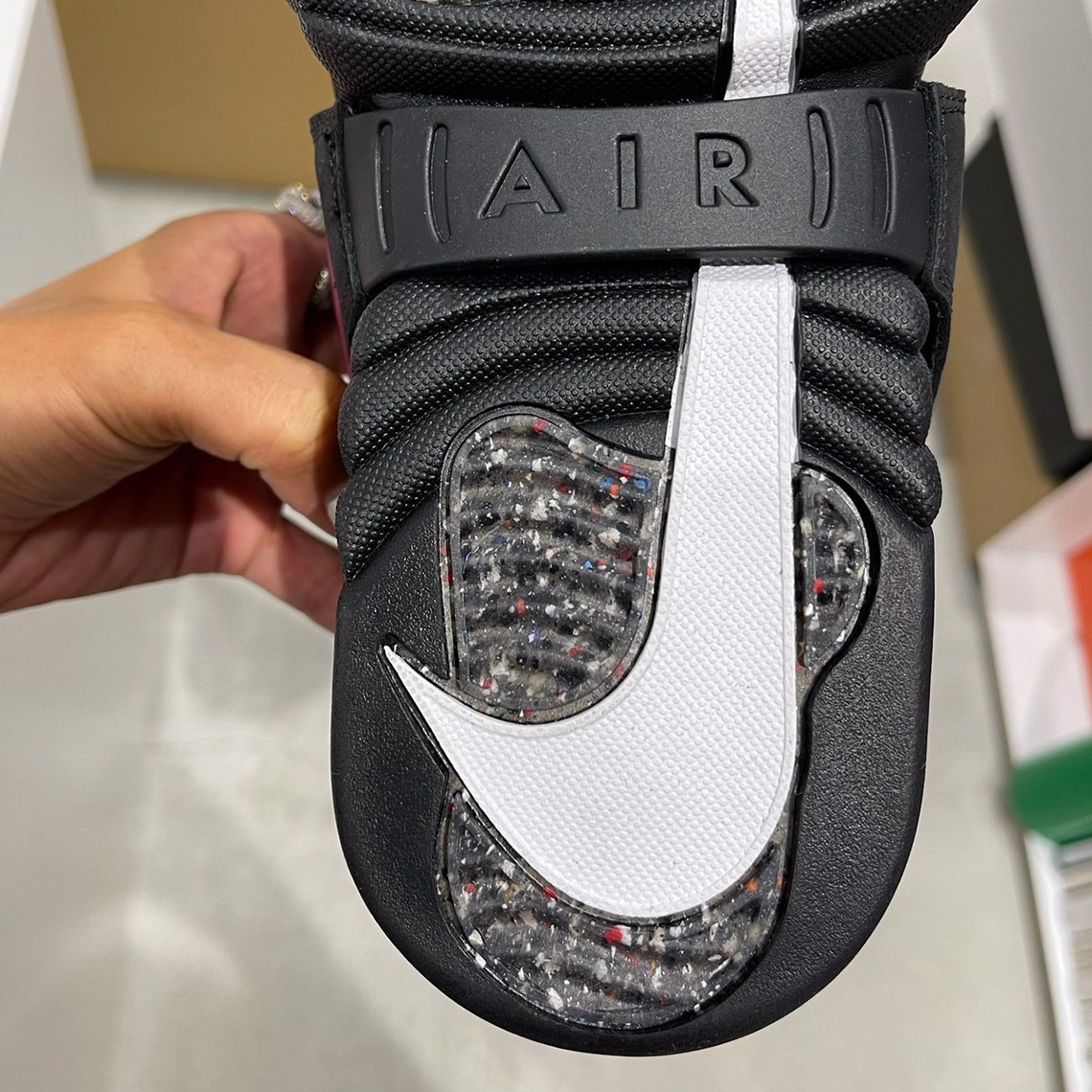 Hinh anh 4: Nhung hinh anh dau tien ve phien ban AMBUSH x Nike Air Adjust Force