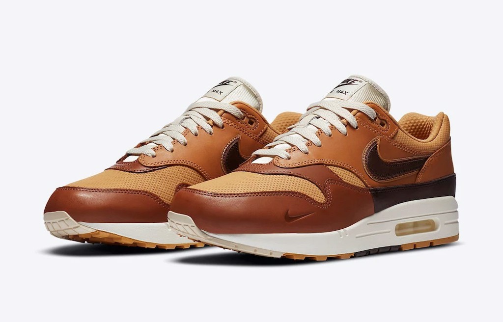 an-mung-snkrs-day-voi-hai-mau-giay-air-max-1-ba-chay