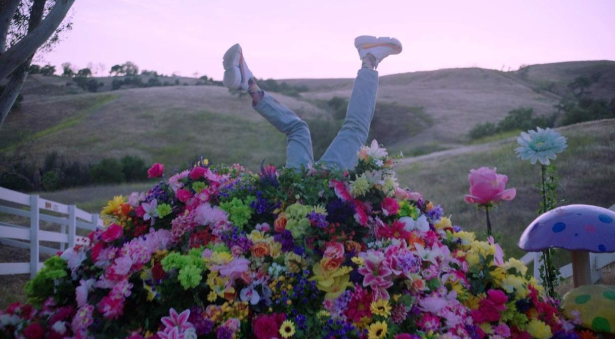 travis-scott-tro-lai-voi-nike-air-max-1-va-air-trainer-1