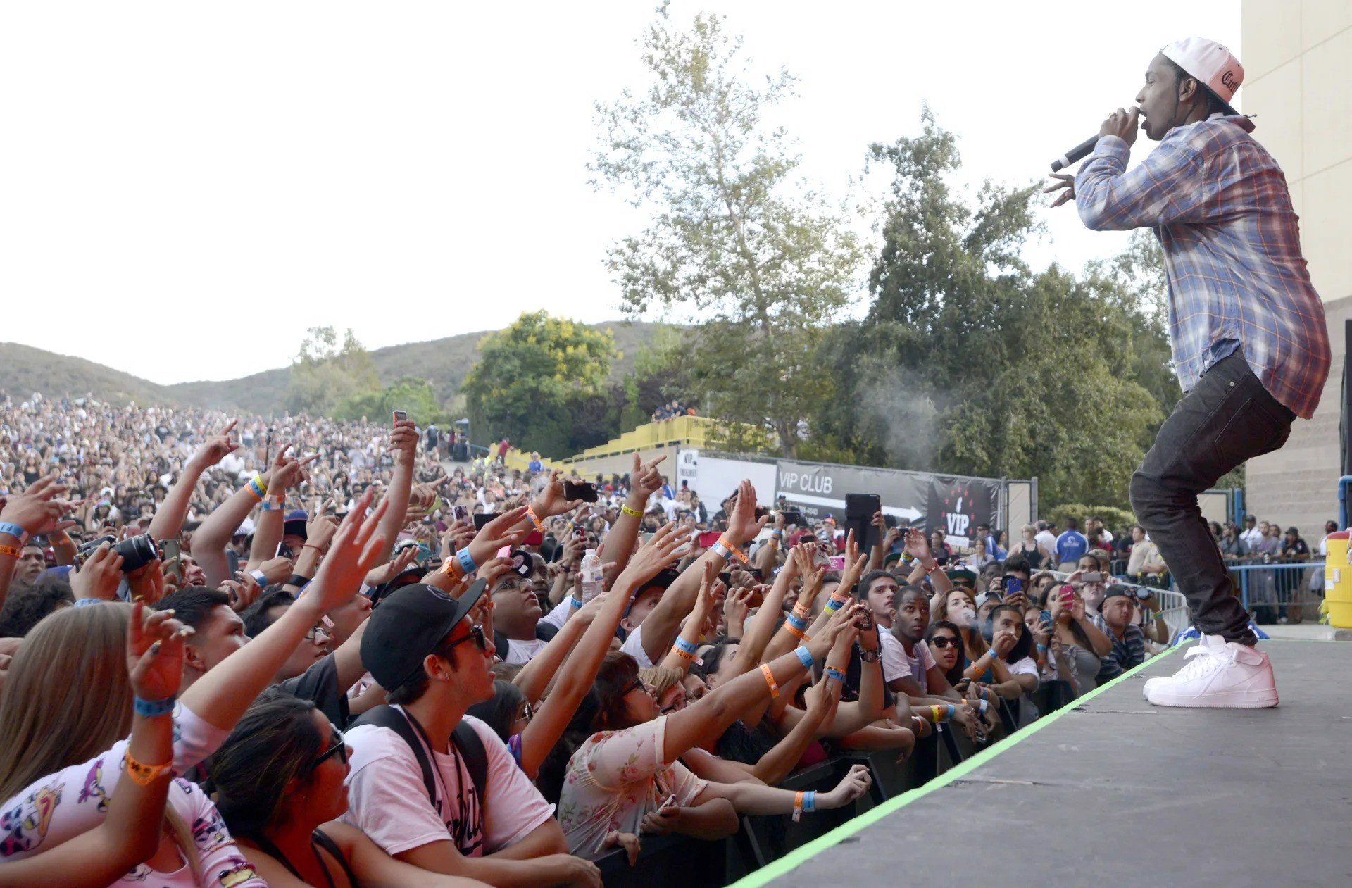 su-that-dang-sau-doi-giay-bieu-tuong-af1-va-nhung-loi-khuyen-ban-can-biet-truoc-khi-mua