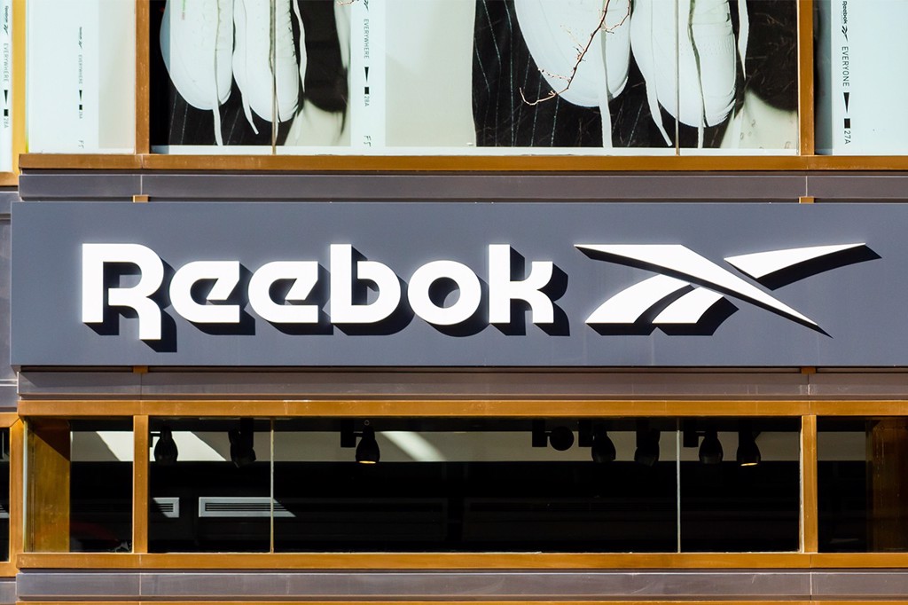adidas xem xét việc bán Reebok