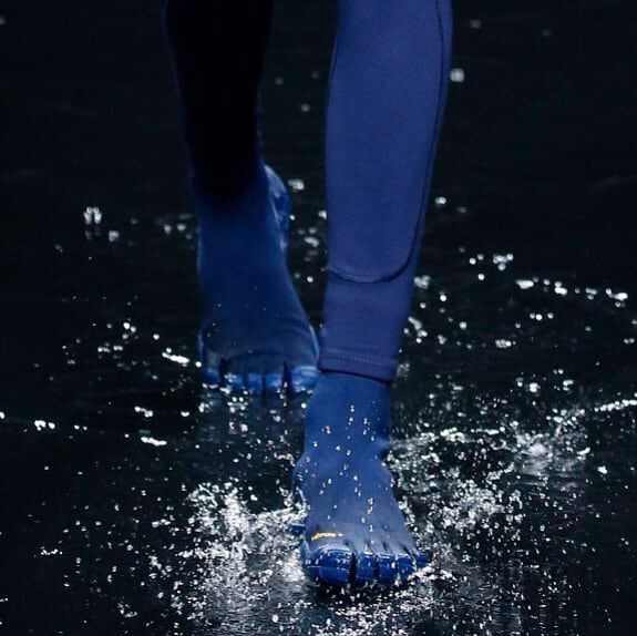 Thương hiệu thời trang xa xỉ Balenciaga giới thiệu phiên bản sneaker 5 ngón Hinh anh 3: Thuong hieu thoi trang xa xi Balenciaga gioi thieu phien ban sneaker 5 ngon