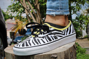 Alternative view of Giày Vans Authentic 'Zebra' VN0A38EMQ9R