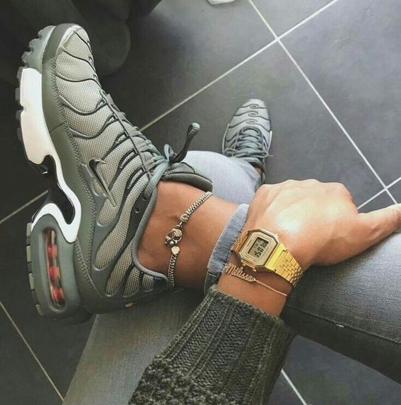 Tích hợp 2in1, khoe kèm phụ kiện như vòng tay, đồng hồ…