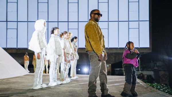 Hinh anh 1: Bo suu tap Yeezy X Gap xuat hien nhung bo anh catalog dau tien