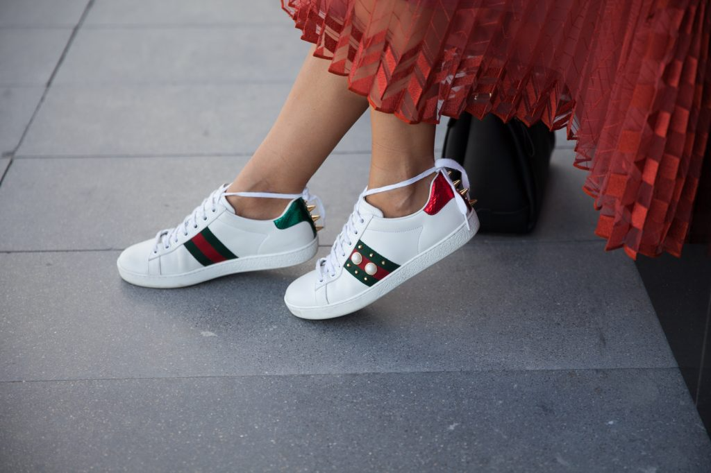 Hinh anh 2: Nhung dieu ban can biet truoc khi so huu mot doi giay Gucci chinh hang