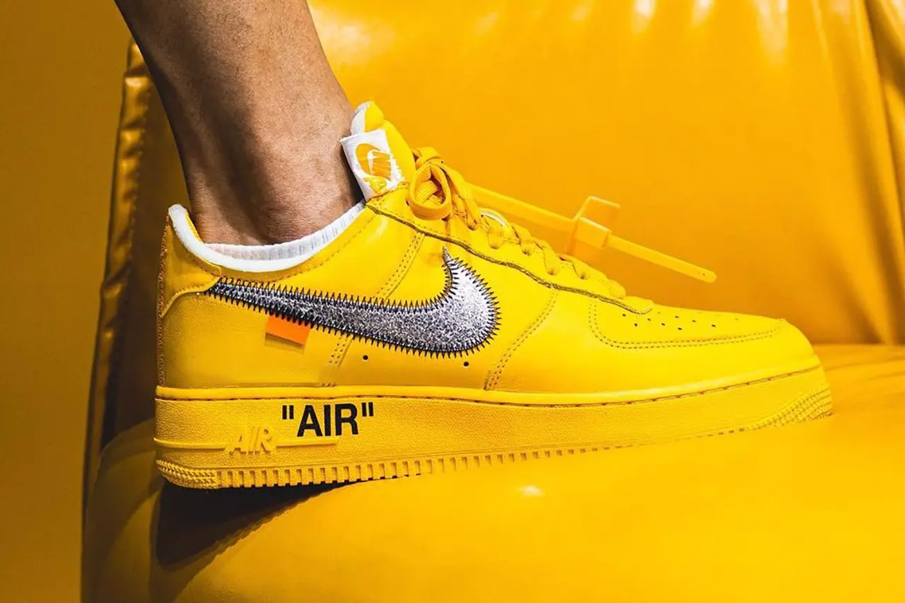 Legit check: Huong dan cach phan biet Nike X Off-White Air Force 1 University Gold Real va Fake