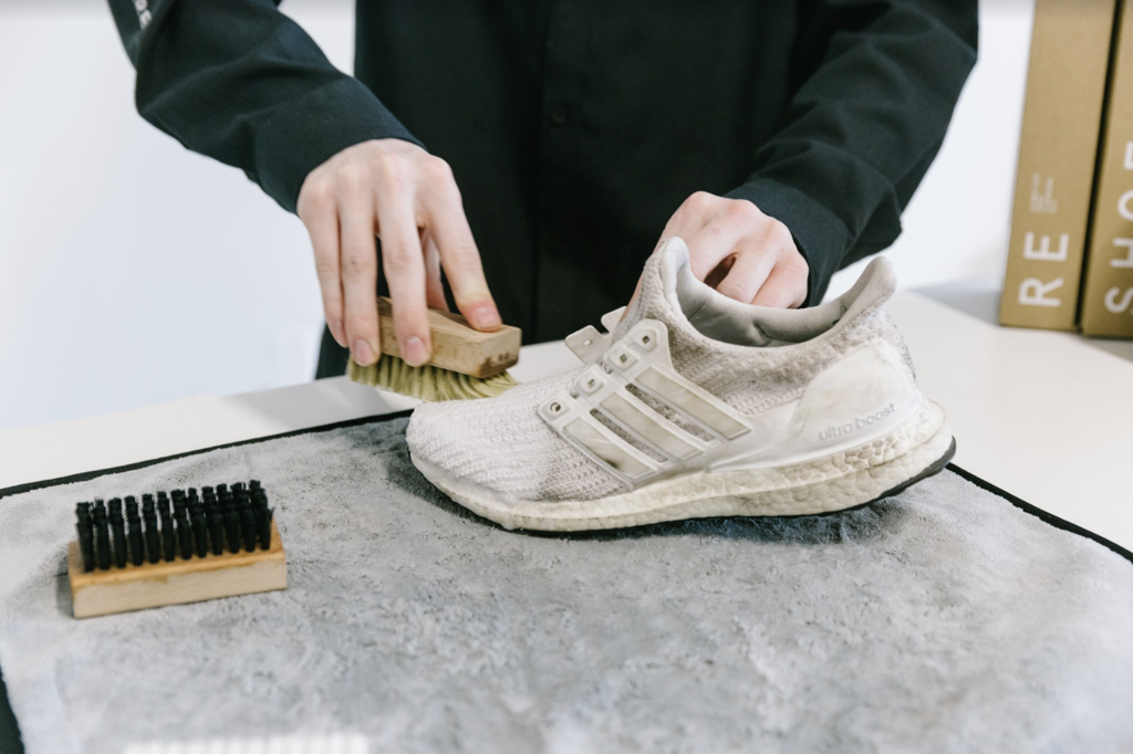 Cách để làm sạch và bảo quản đôi UltraBoost của các các tín đồ Adidas Hinh anh 4: Cach de lam sach va bao quan doi UltraBoost cua cac cac tin do Adidas