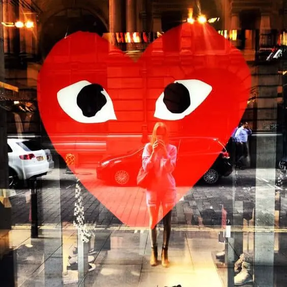 Legitcheck: Cach phan biet logo thuong hieu Comme des Garcons Heart real va fake