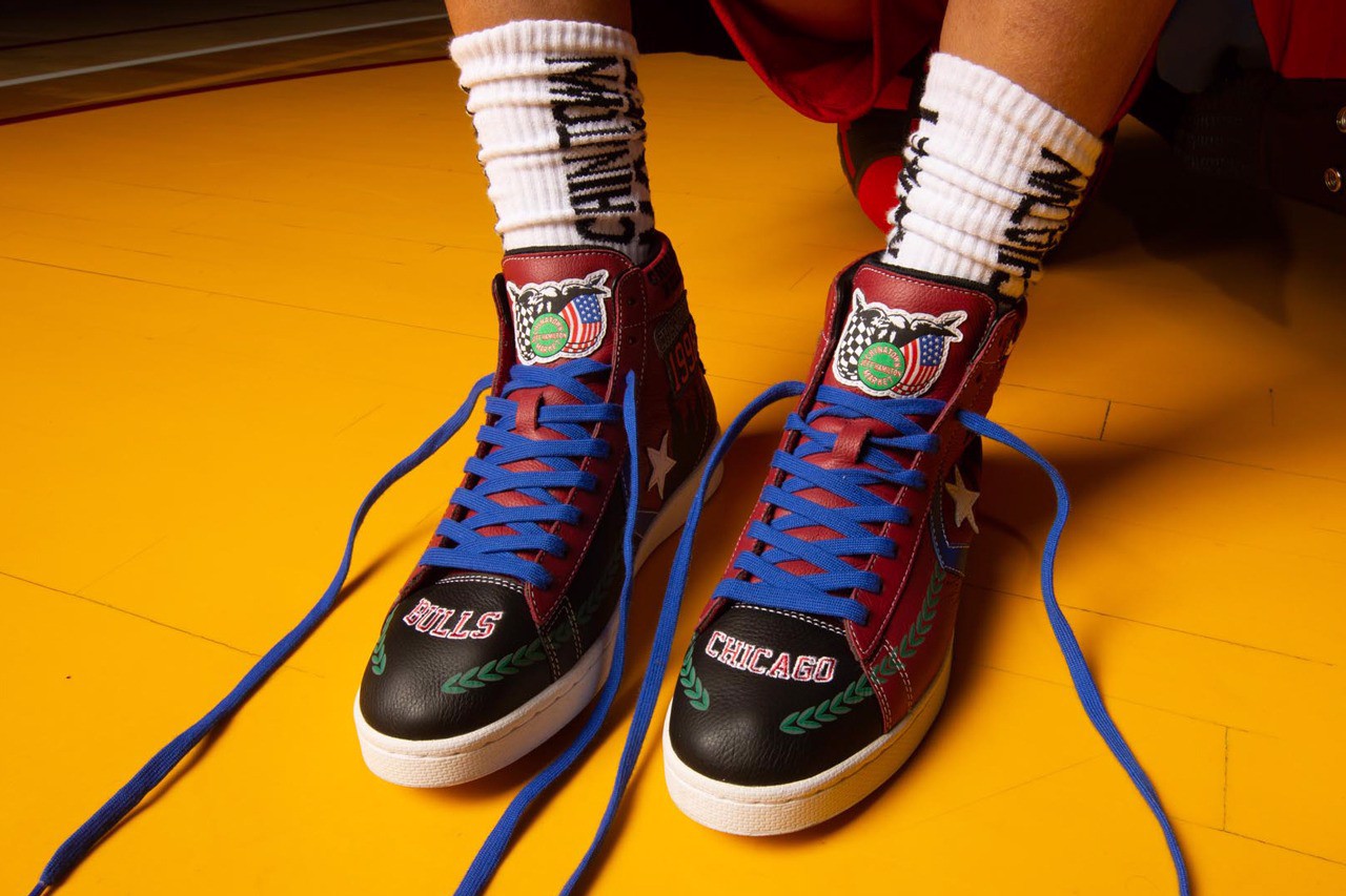 chinatown-market-va-converse-capsule-nba-mang-cam-hung-tu-chiec-ao-khoac-vo-dich-cua-jeff-hamilton-len-chuck-70-va-pro-leather