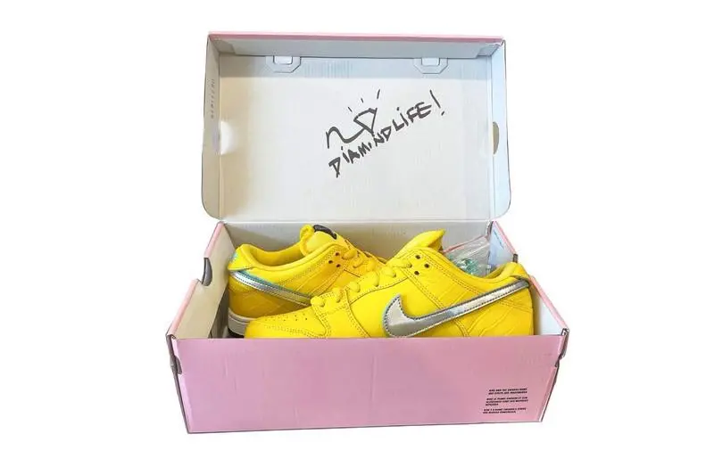 Diamond x Nike SB Dunk Low "Canary" duoc dau gia voi muc dich tu thien