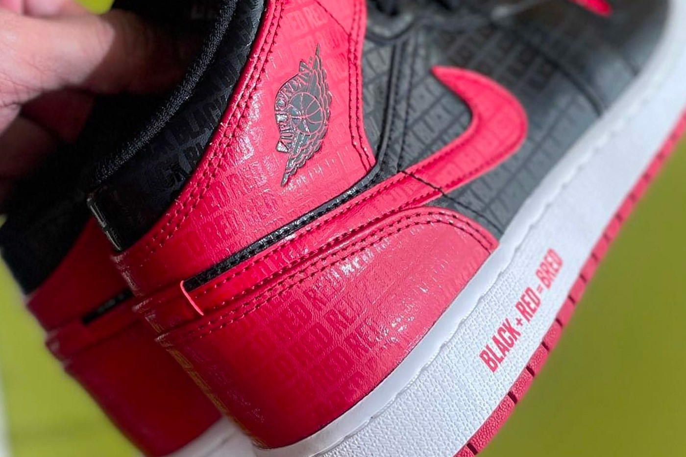 nike-air-jordan-1-mid-gs-bred-nhac-nho-the-he-tre-ve-mot-bieu-tuong