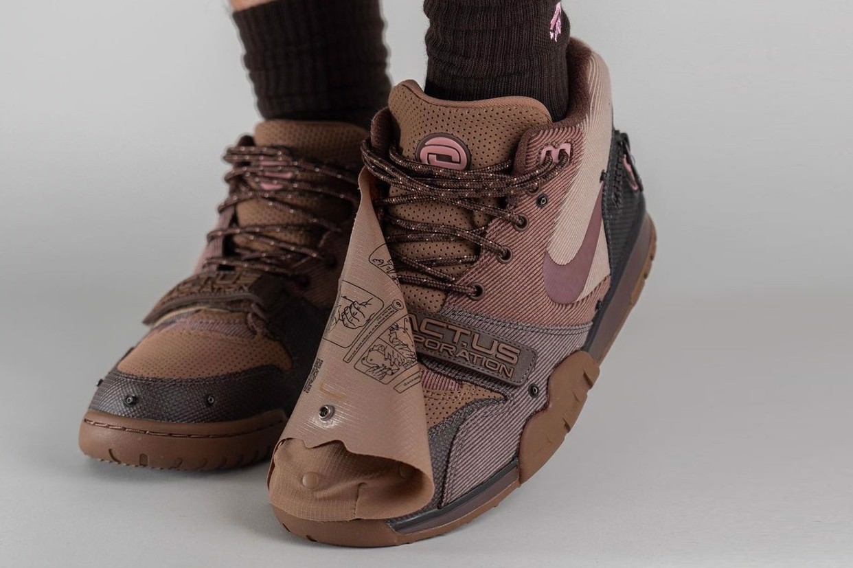 hinh-anh-on-feet-cua-phien-ban-travis-scott-x-nike-air-trainer-1-wheat