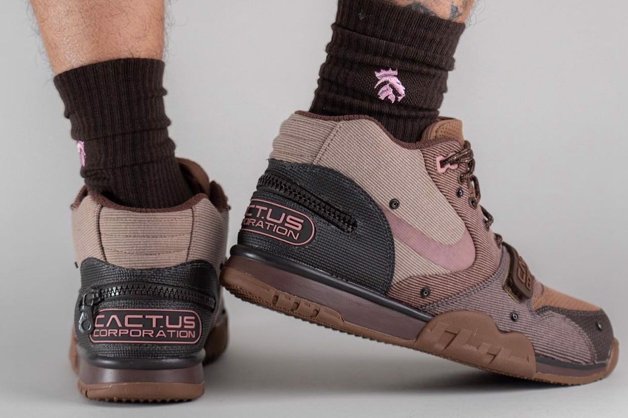 hinh-anh-on-feet-cua-phien-ban-travis-scott-x-nike-air-trainer-1-wheat