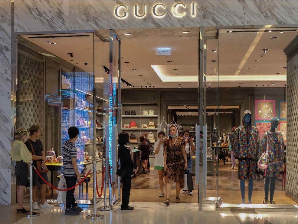 lvmh-kering-hermes-va-chanel-tam-ngung-kinh-doanh-tai-nga