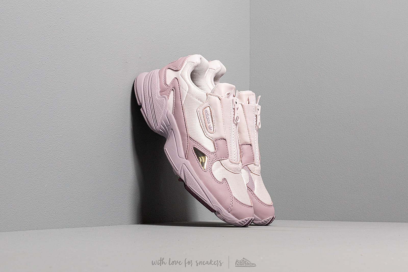 Hinh anh 3: Dau la nhung phoi mau noi bat nhat cua adidas Falcon