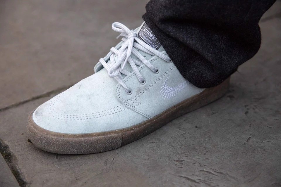 dem-nguoc-24-gio-den-nike-sb-janoski-flyleather-classic