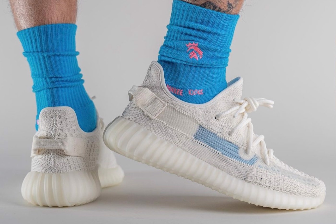 hinh-anh-on-feet-cua-phien-ban-adidas-yeezy-boost-350-v2-pure-oat