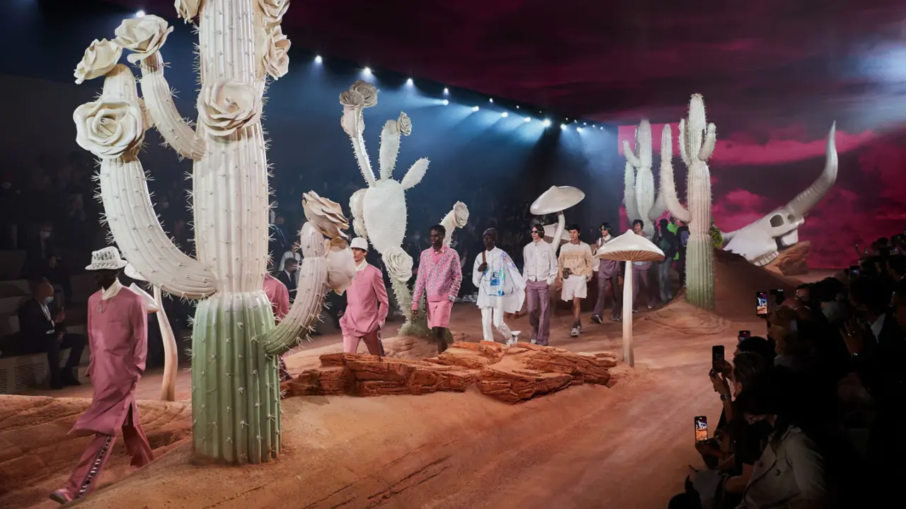 BST Dior x Travis Scott ra mat hoanh trang tai tuan le thoi trang Paris