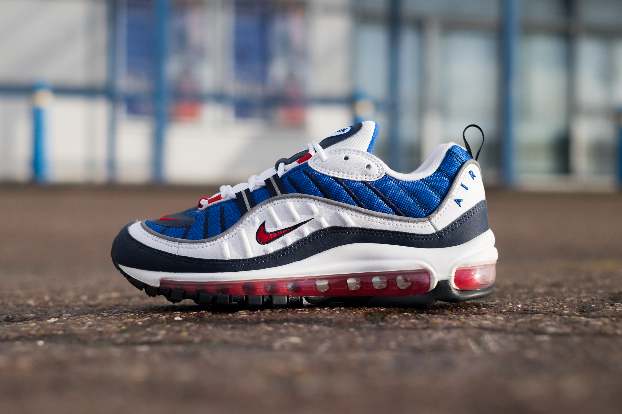 nike-air-max-98-dua-con-bi-bo-roi