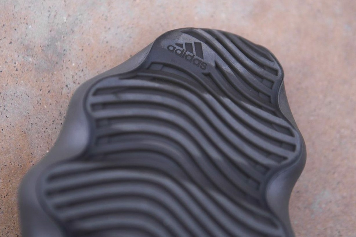 nhung-hinh-anh-on-feet-cua-phien-ban-adidas-yeezy-450-