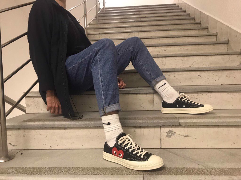 Hinh anh 5: Review giay: Comme des Garcons Play x Chuck 70 Low 'Black White'