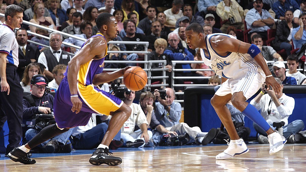 lich-su-nen-cong-nghiep-giay-bong-ro-qua-tung-thoi-ky