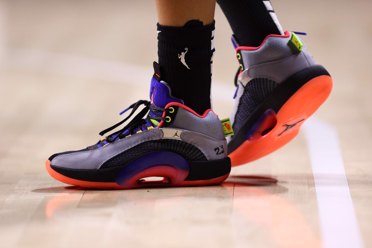 Hinh anh 1: Nha sang lap C'est Bon va ban custom mang ten Air Jordan 35 Low PE