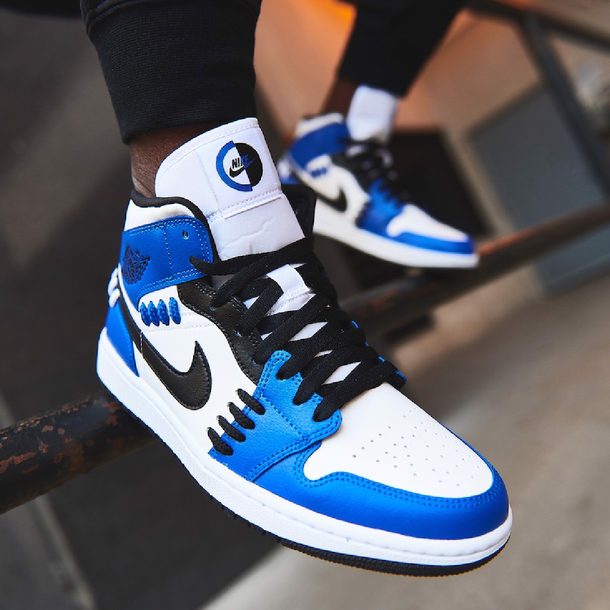 Air Jordan 1 Mid SE “Sisterhood” có thực sự đáng mua? Hinh anh 2: Air Jordan 1 Mid SE “Sisterhood” co thuc su dang mua?