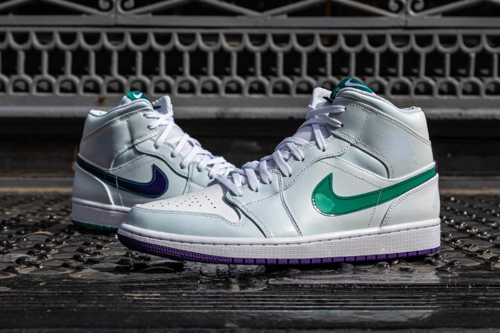 air-jordan-mid-1-cw5853-100-danh-dau-nghi-thuc-truoc-tran-dau-cua-luka-doncic