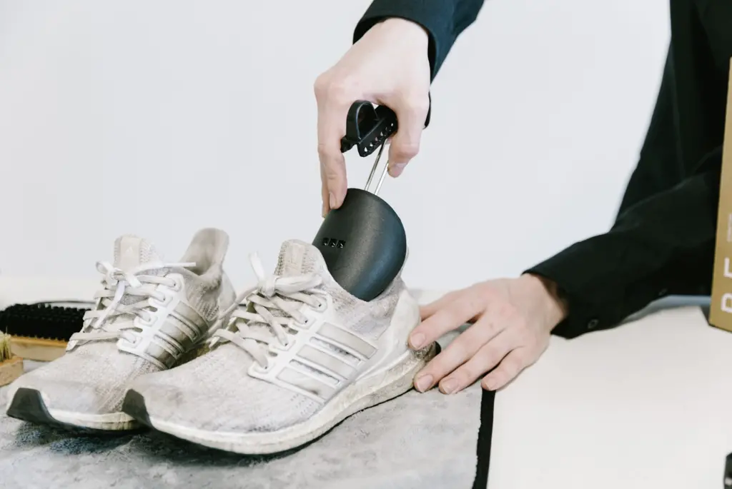 Cach de lam sach va bao quan doi UltraBoost cua cac cac tin do Adidas