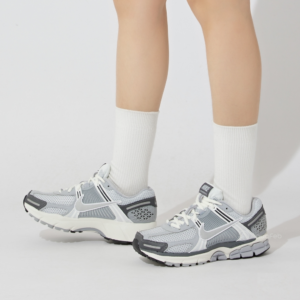 Alternative view of Giày Nike Zoom Vomero 5 'Grey' FD9919-001