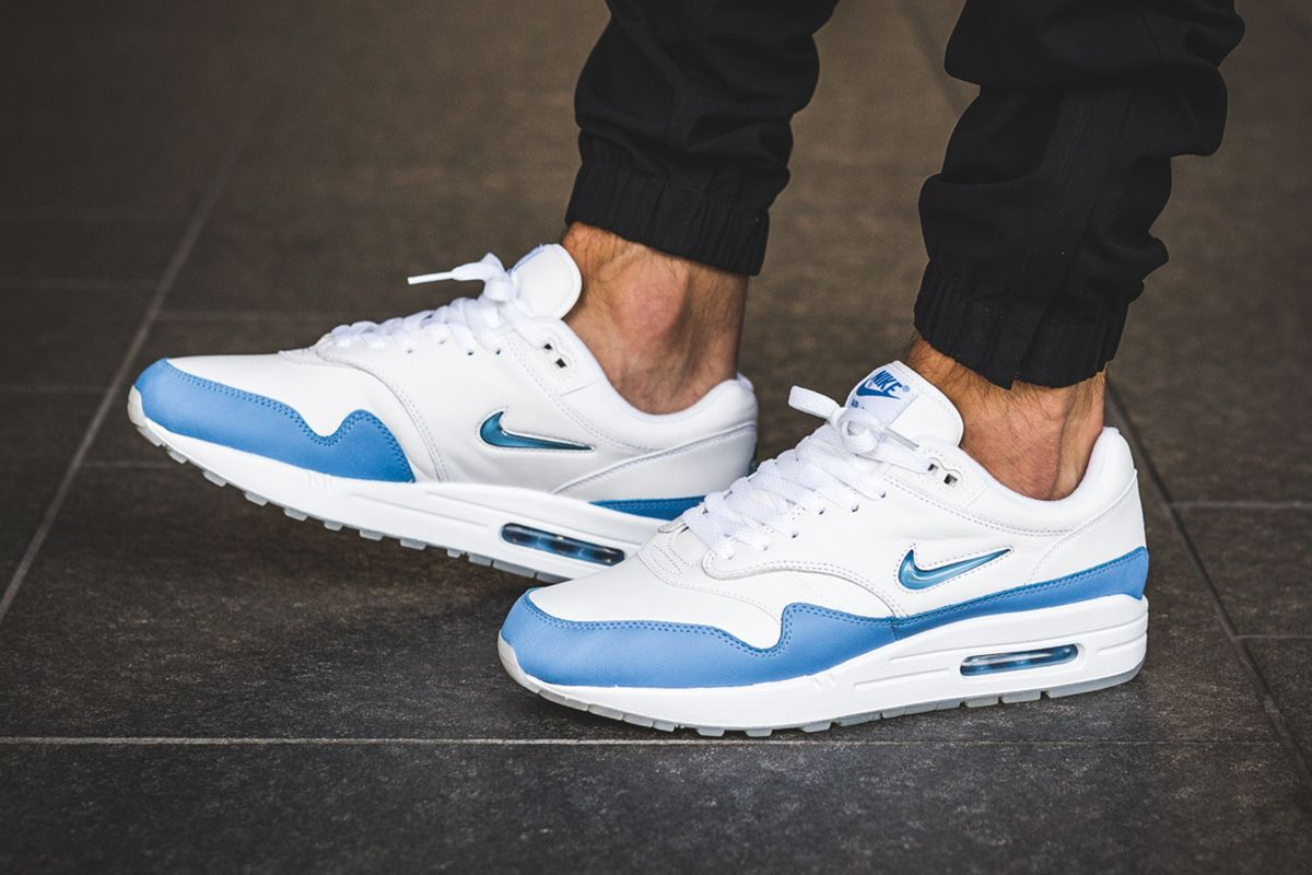 10-mau-giay-co-phoi-mau-university-blue-dep-nhat