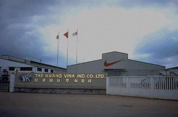 tai-sao-sneaker-mua-tu-my-ve-van-made-in-vietnam