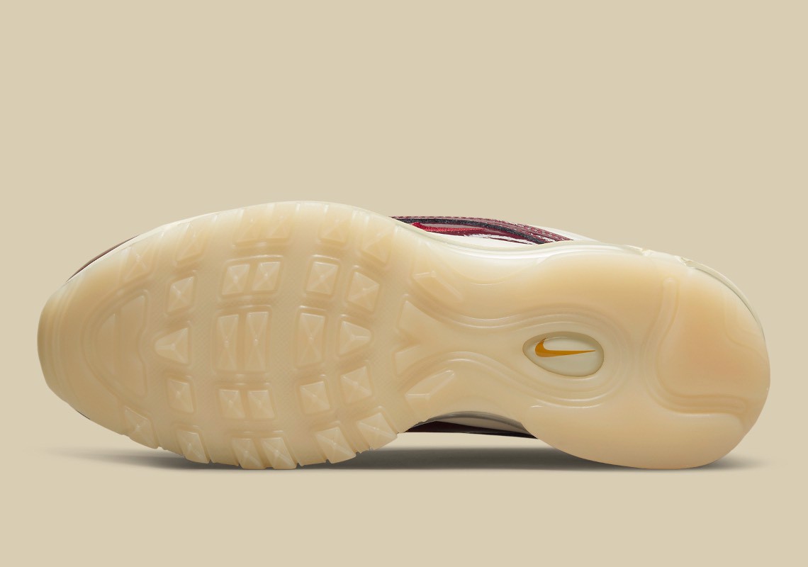 nike-dua-tong-mau-dark-beetroot-len-phien-ban-air-max-97-moi-nhat-cua-ho