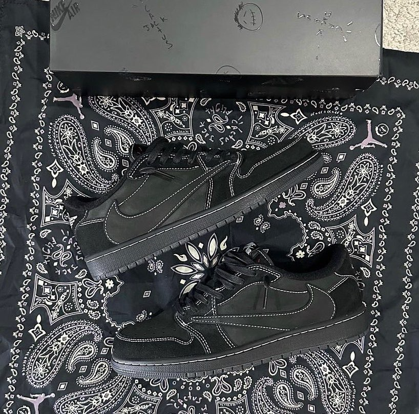 Hinh anh 1: Legit check: Huong dan phan biet mau giay Travis Scott Air Jordan 1 Low Black Phantom that hay gia